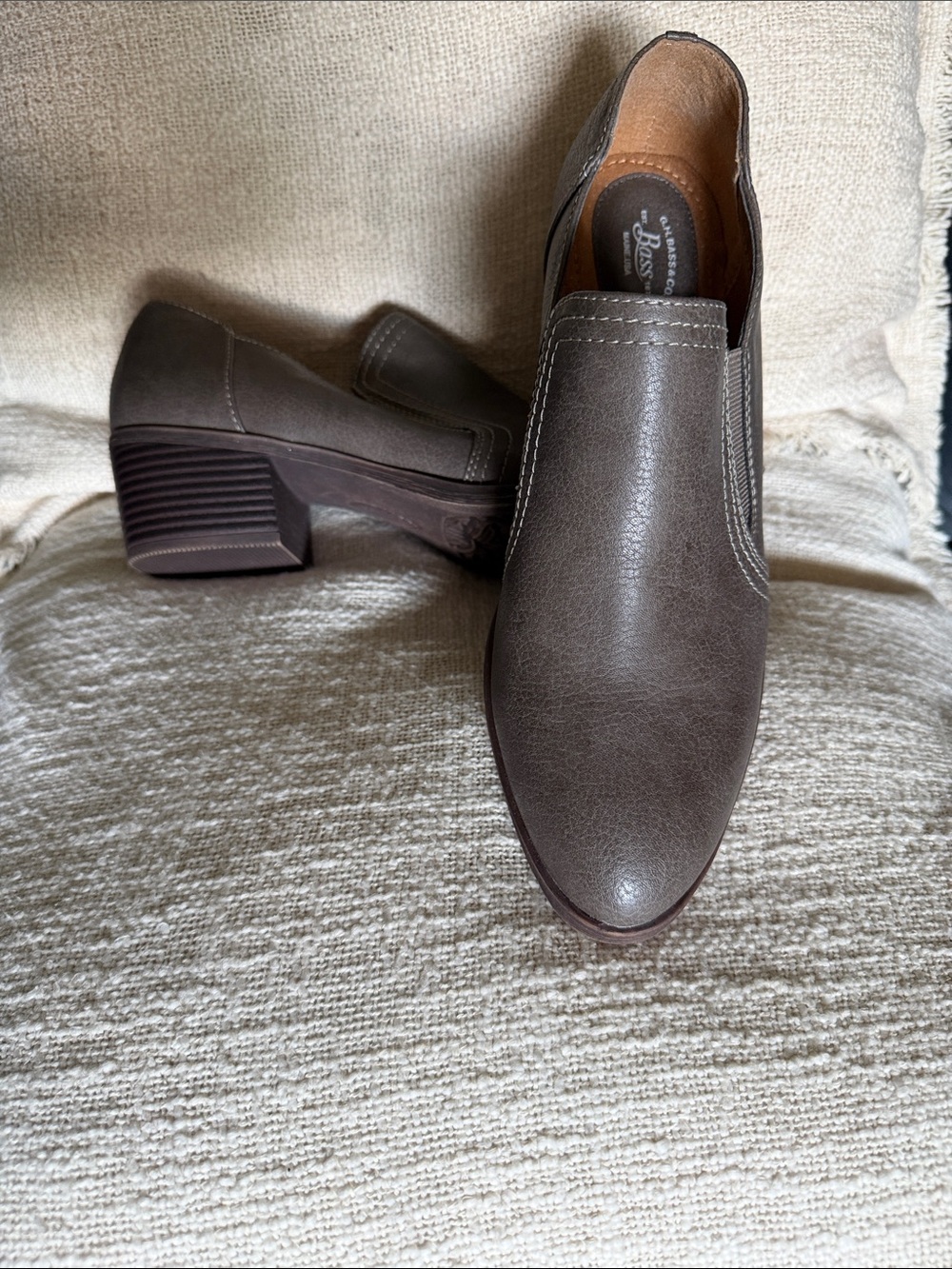 New !!Bass taupe Slip-On Low Block Heel Shoes woman’s size 10